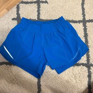 Size 6 lululemon hottie hot 4 inch shorts